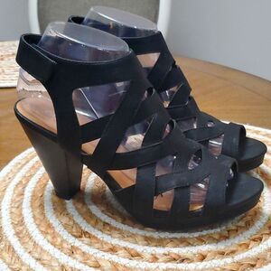 CiTY Classified Womans Block heel Wedge Black size 7.5